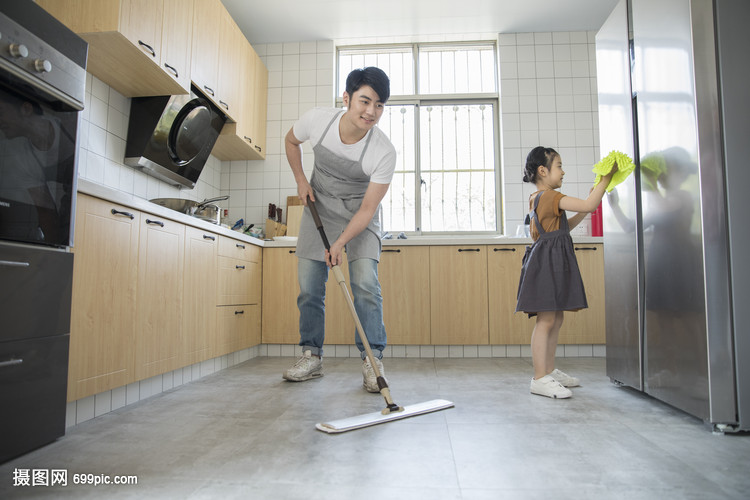 新家新氣象 專業(yè)家政服務(wù)助力廚房衛(wèi)生打掃